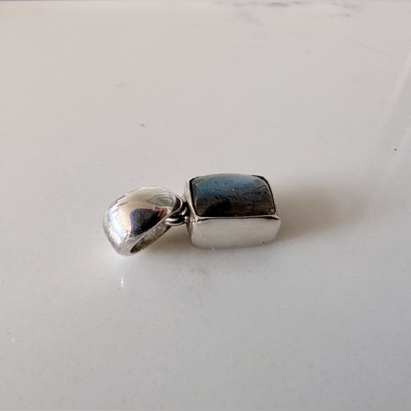 Small Sterling Silver Labradorite Pendant - Picture 2 of 3